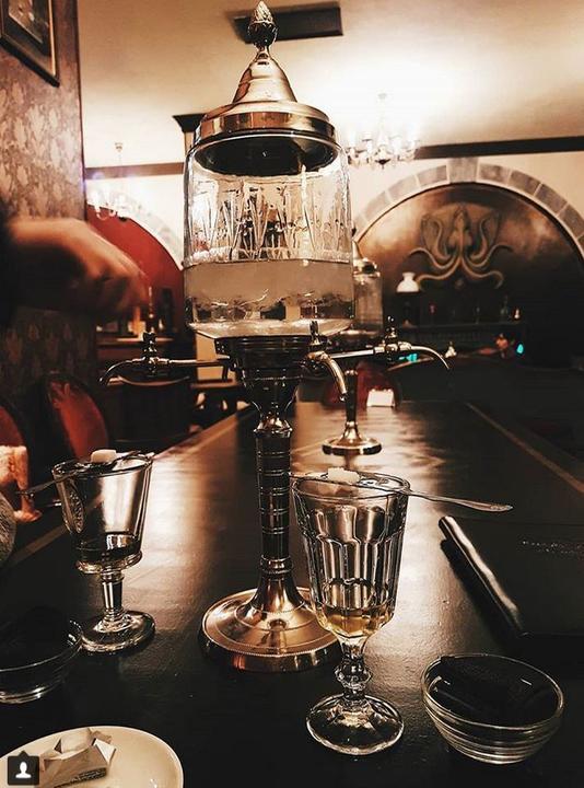 Grotesque Absinth-Bar